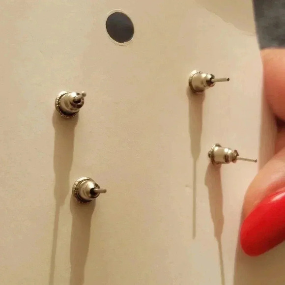 Set of two pairs fashion earrings Brand new - Picture 3 of 3